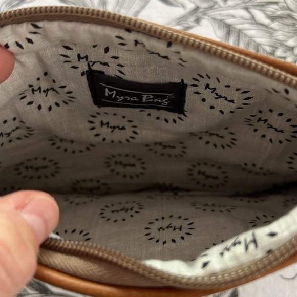 Myra bag small bag with wrist strap floral pattern - Picture 3 of 5